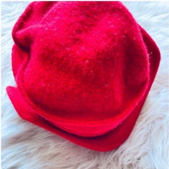 True Vintage Red Wool Cloche Hat with Flower Accent - Picture 10 of 16